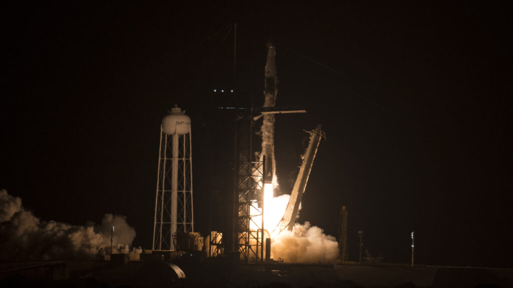 La Nasa Lance Les Astronautes Spacex Crew Vers L Iss Sans Accroc