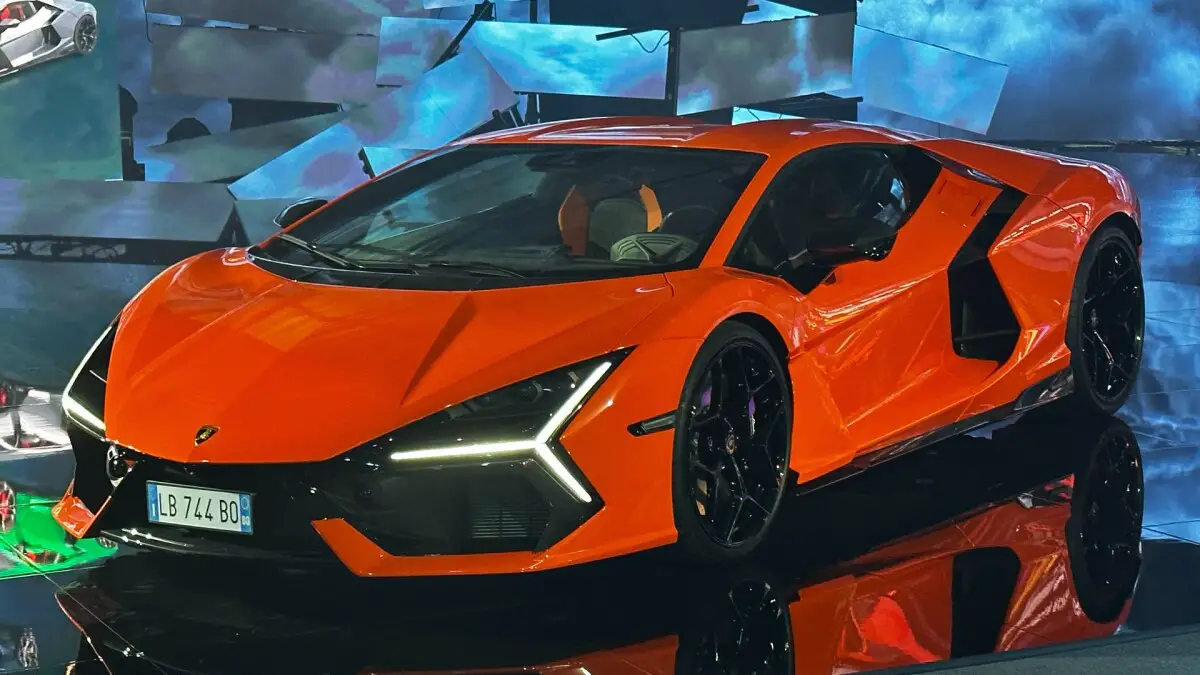 Lamborghini Revuelto : Premier aperçu de la nouvelle supercar hybride