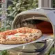 Préparez des pizzas parfaites à la maison avec les fours à pizza en vente pour Pi Day