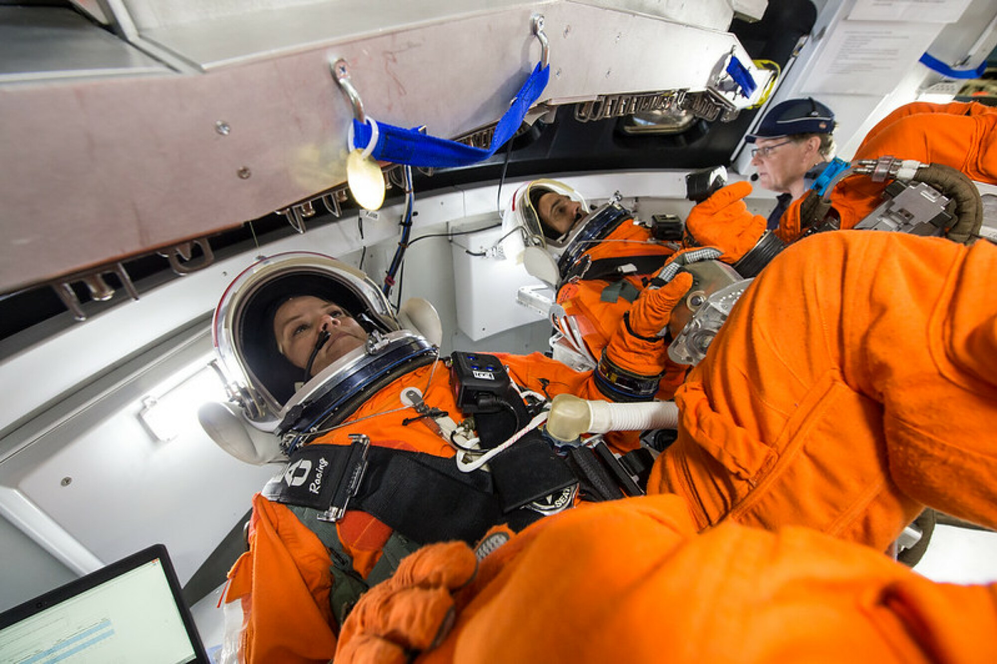 Des astronautes testent un vaisseau spatial Orion