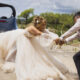 'Shotgun Wedding' est à peu près ce à quoi vous vous attendez, à l'exception de * cette * scène de Jennifer Coolidge