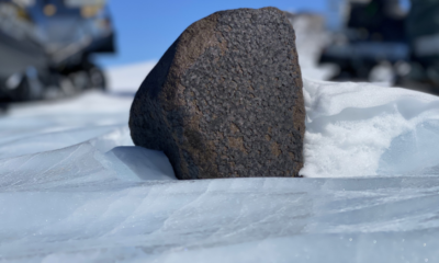 Des scientifiques découvrent une météorite massive en Antarctique plus lourde que la plupart des boules de bowling