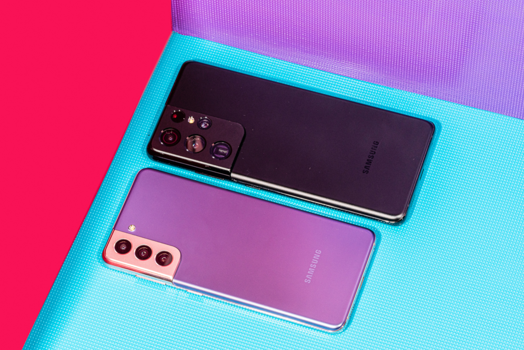 Samsung Galaxy S21 et S21 Ultra côte à côte