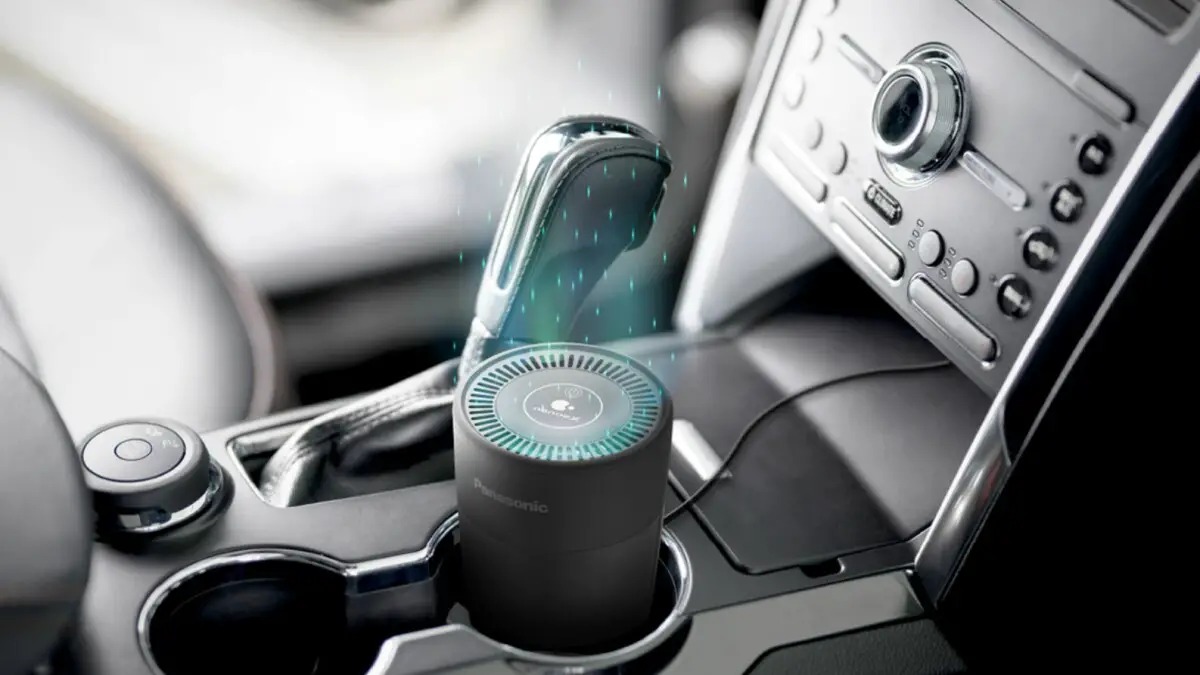 CES 2023 : Panasonic dévoile un purificateur d'air de la taille d'un porte-gobelet et Amazon Alexa pour votre voiture