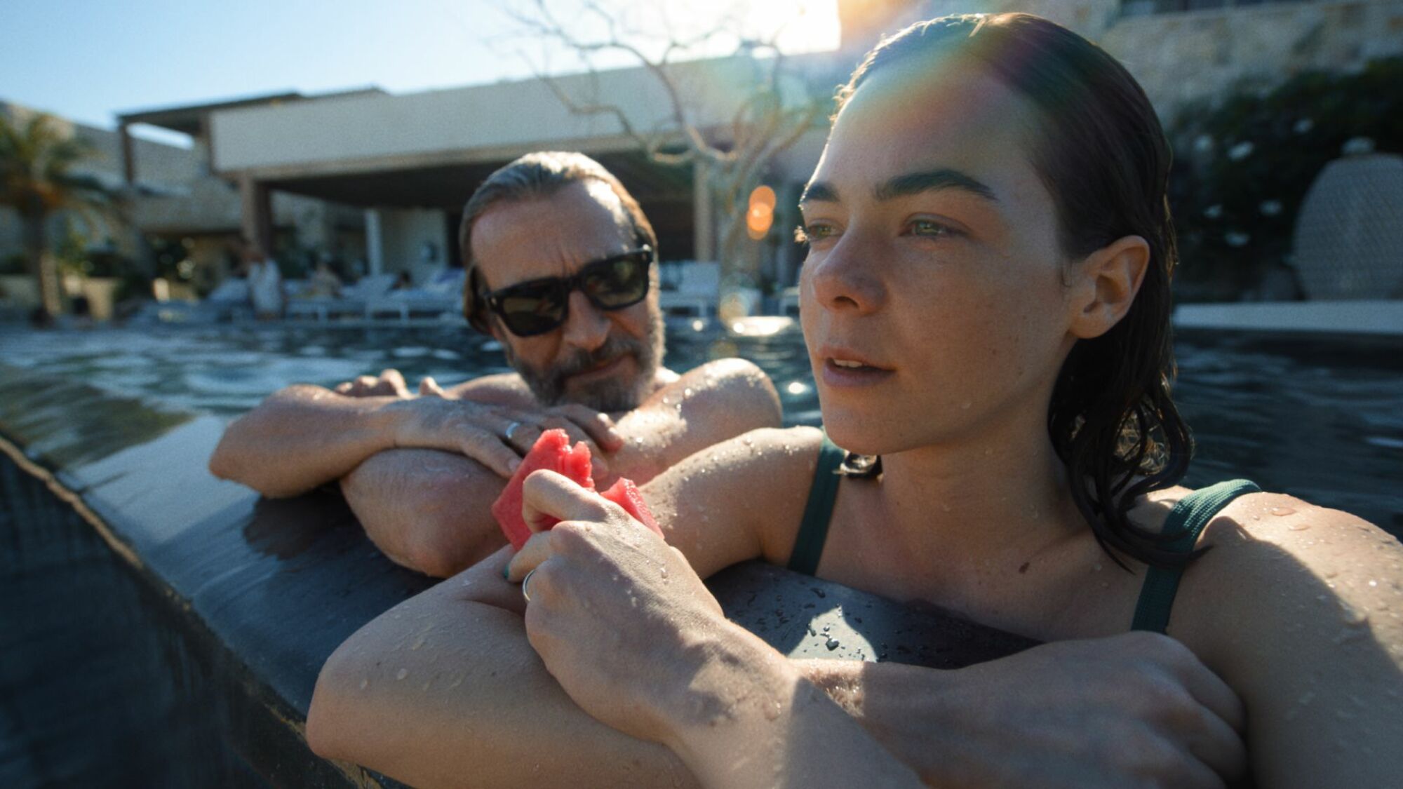 Bardo, Fausse chronique d'une poignée de vérités (2022).  (LR) Daniel Gim»nez Cacho comme Silverio et Ximena Lamadrid comme Camila. 