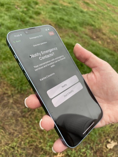 sos d'urgence via satellite demandant de notifier les contacts d'urgence sur iPhone 14