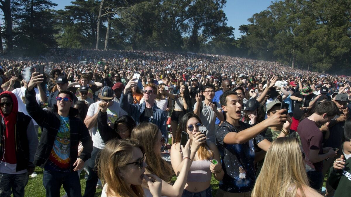 Que signifie 420 ?  Les « vacances des fumeurs » ont une histoire profonde.