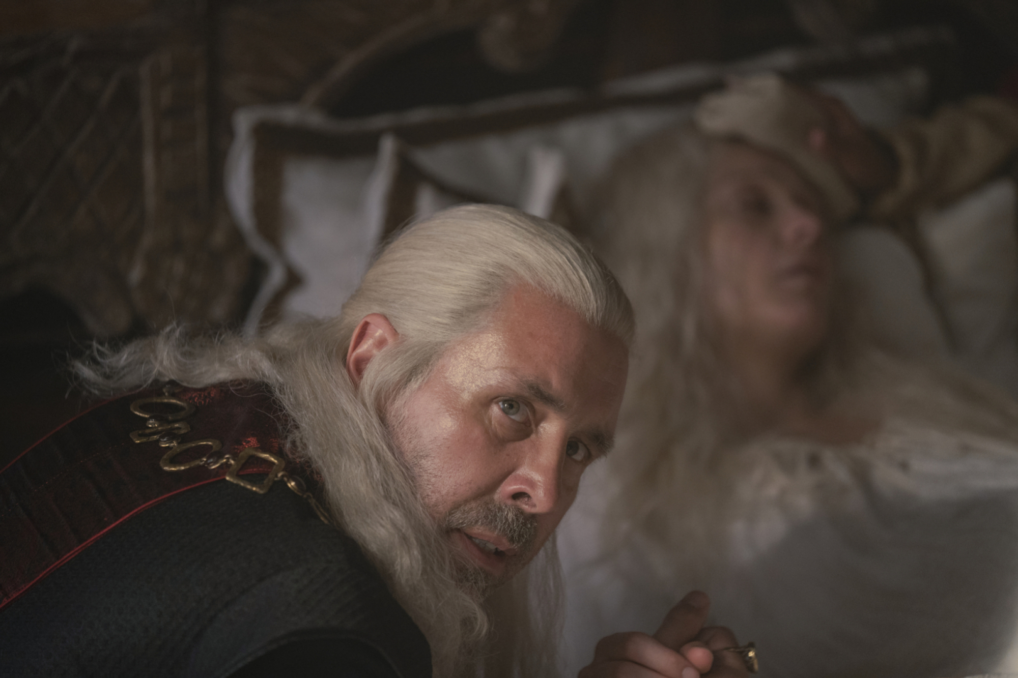 Paddy Considine et Sian Brooke dans le rôle de Viserys Targaryen et Aemma Arryn dans 