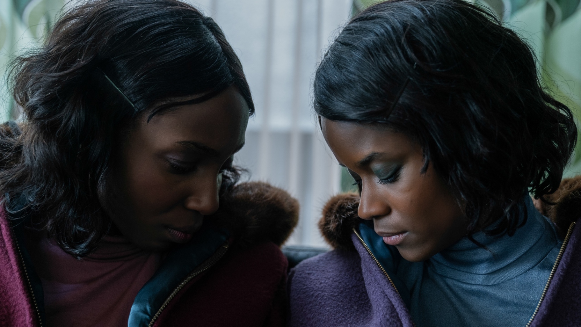 Tamara Lawrance et Letitia Wright dans 