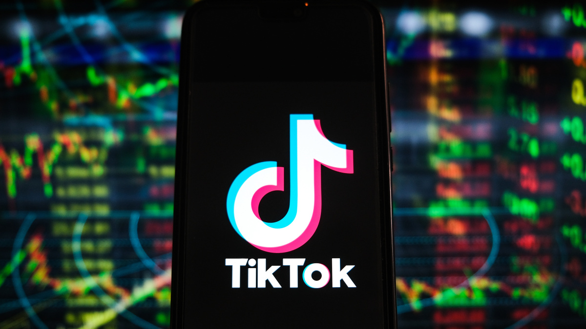 Alors que la désinformation se développe, TikTok accélère la suppression des faux comptes