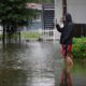 Alors que l'ouragan Ian touchait terre, ce n'était qu'un autre jour étrange sur Internet