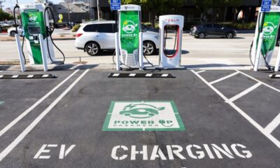 Des bornes de recharge pour véhicules électriques arrivent sur les autoroutes des 50 États