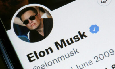 Elon Musk a acheté Twitter pour 44 milliards de dollars, alors maintenant ses utilisateurs veulent quitter ou économiser sa valeur