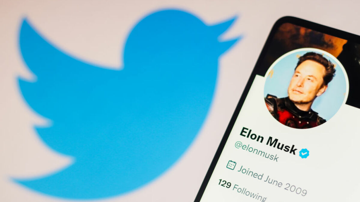 Elon Musk dit qu'il fabriquera son propre smartphone si Apple interdit Twitter