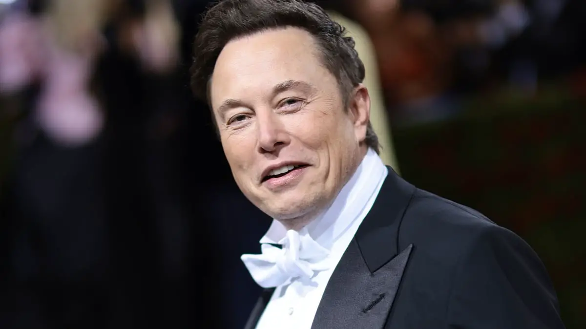 Elon Musk investit dans le projet Twitter AI après avoir mis en garde contre les dangers de l'IA
