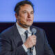 Elon Musk se fait noyer par des huées lors du live show de Dave Chappelle