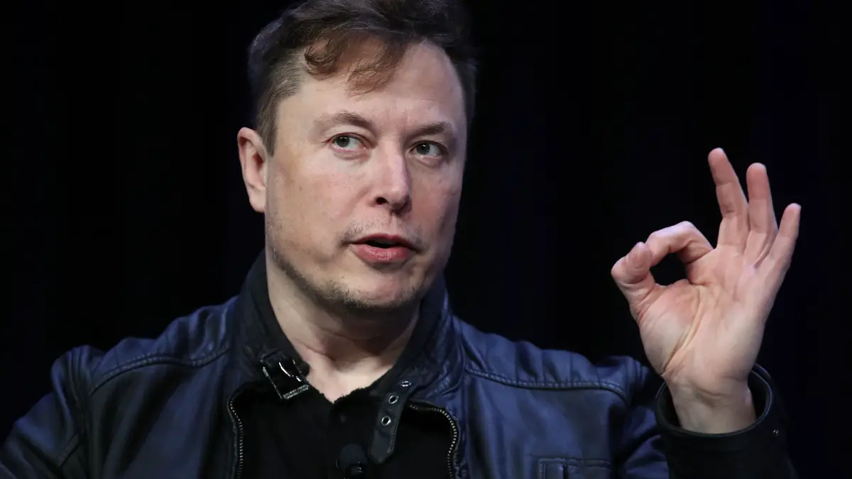 Elon Musk se moque des chemises "#StayWoke" au siège de Twitter