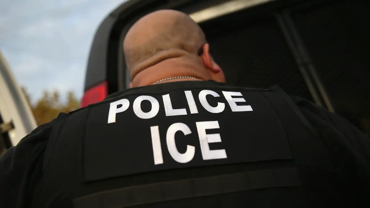 ICE doxe des milliers d'immigrants demandeurs d'asile sur son site Web