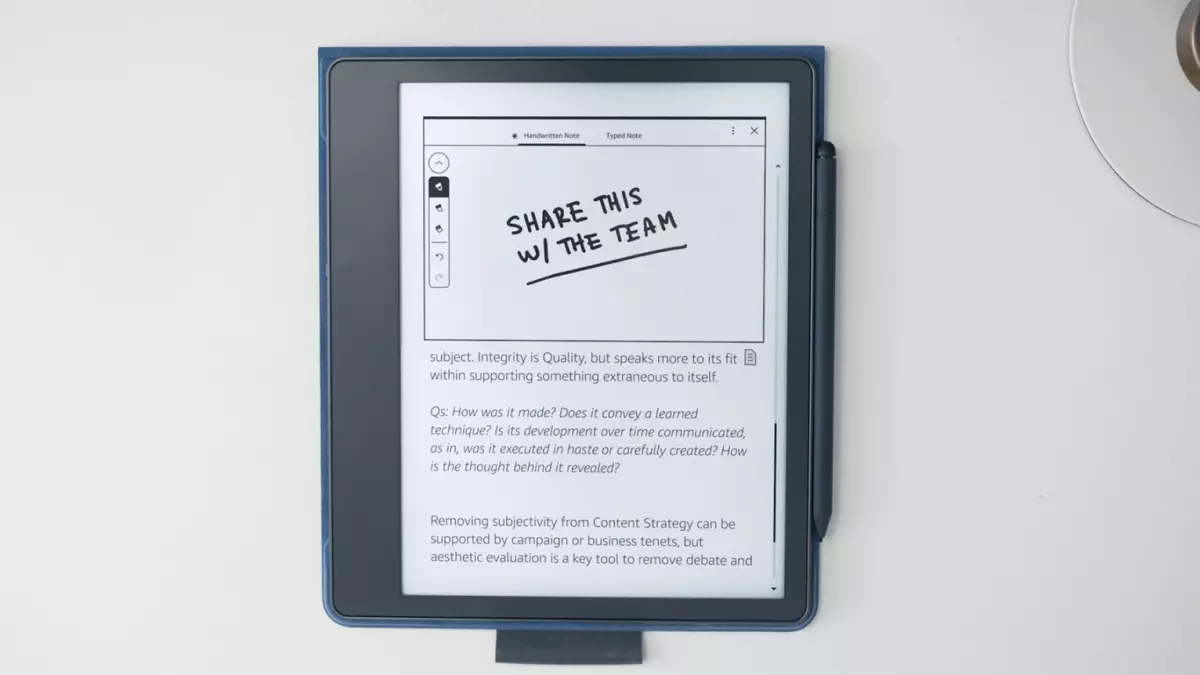 Kindle Scribe d'Amazon vous permet de marquer des livres électroniques avec un stylet