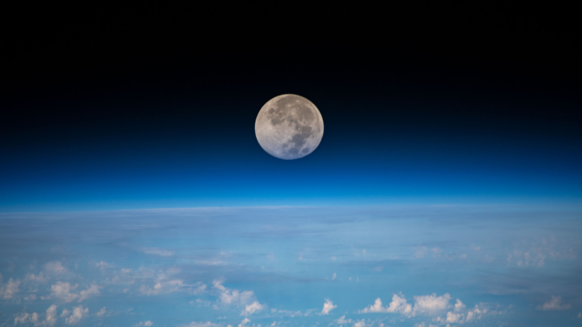 La NASA découvre que la lune de la Terre n'a pas eu besoin de centaines d'années pour se former.  Essayez les heures.