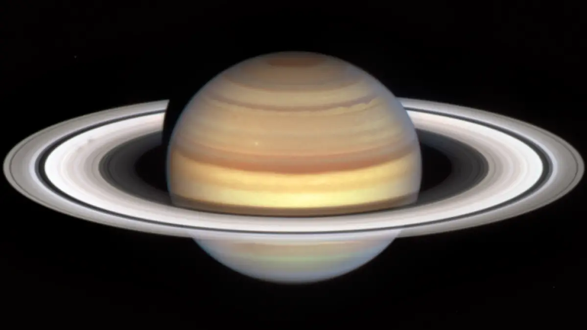 La NASA voit des caractéristiques étranges sur les anneaux glorieux de Saturne