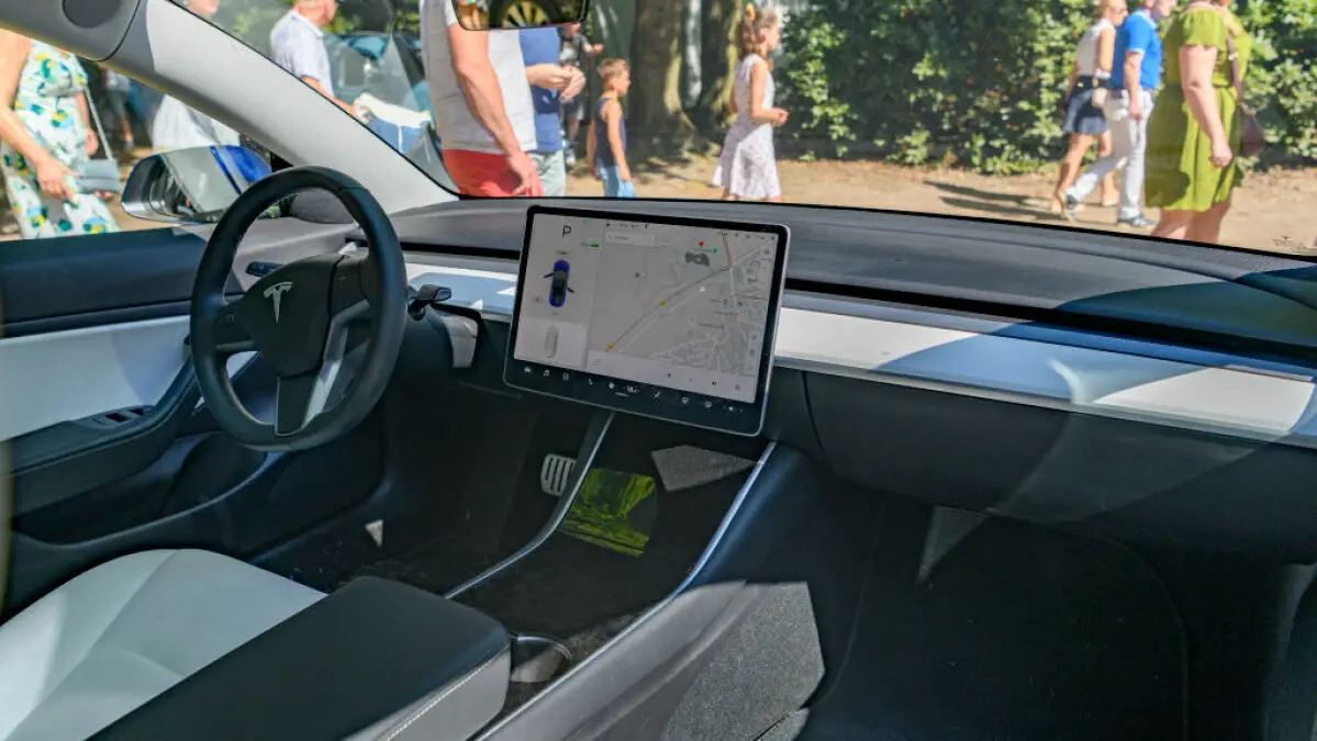 La mise à jour de Tesla pourrait rendre la conduite entièrement autonome vraiment pratique