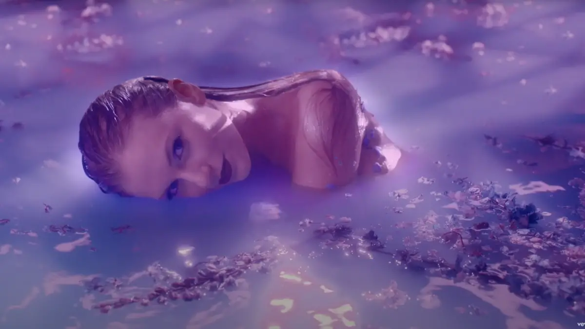 La vidéo "Lavender Haze" de Taylor Swift contient des œufs de Pâques, bien sûr