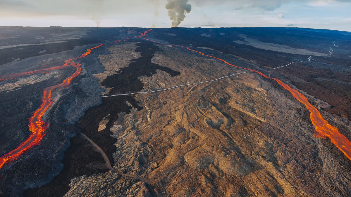 Les scientifiques qui étudient le volcan Mauna Loa à Hawaï sont optimistes quant à une éruption «relativement froide»