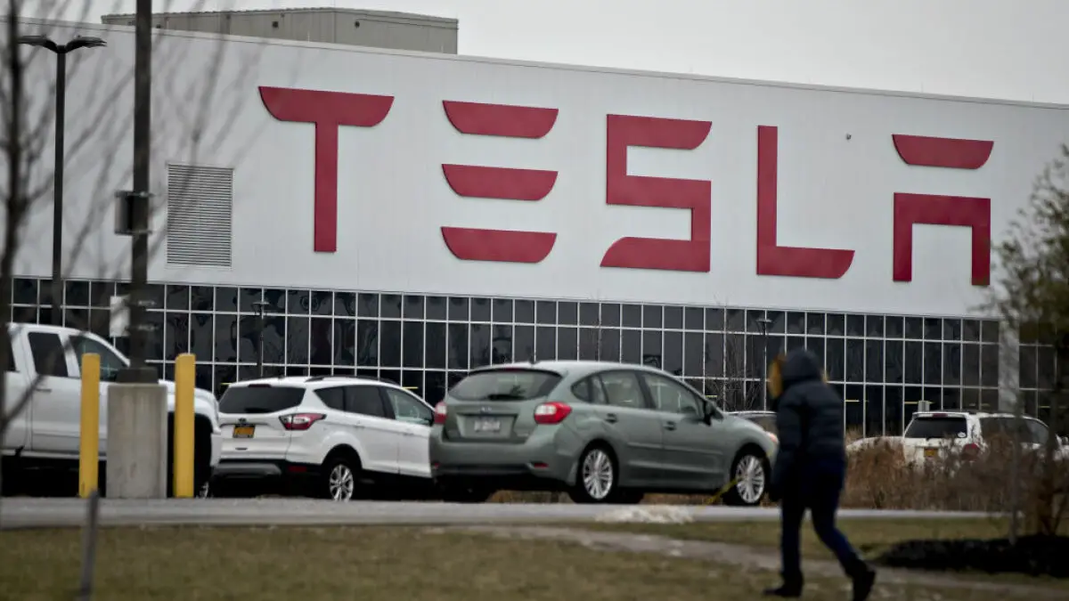 Les travailleurs de Tesla poussent à se syndiquer à New York