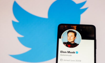 Musk dit que Twitter partagera les revenus publicitaires avec les créateurs... qui lui donneront d'abord de l'argent.