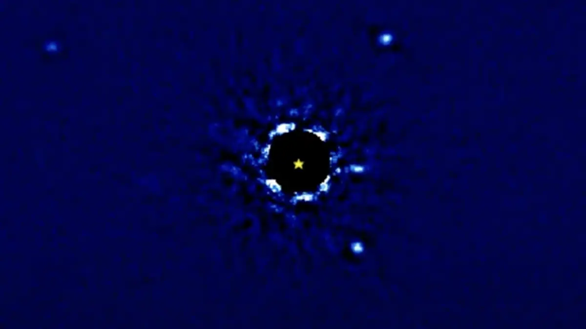 Regardez ces planètes lointaines orbiter autour de leur étoile dans un time-lapse spectaculaire