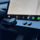 Tesla Model 3 obtient des boutons physiques fantaisistes avec cet accessoire Indiegogo