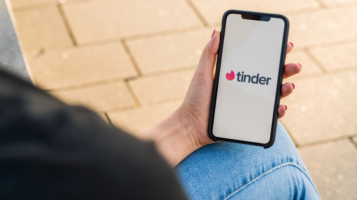 Tinder Uni arrive au Royaume-Uni pour que les étudiants puissent glisser directement sur les béguins du campus