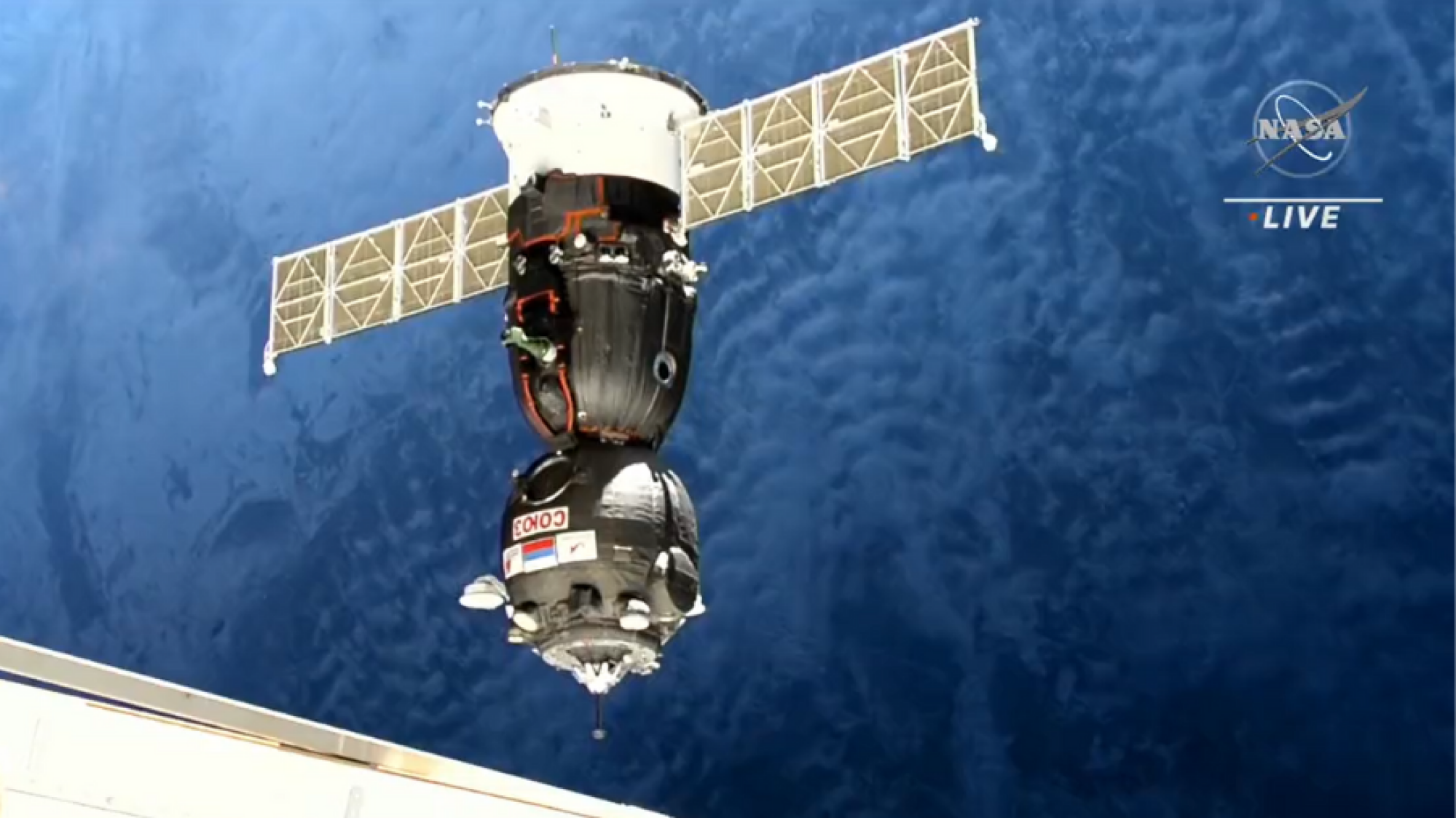 Vaisseau spatial Soyouz de remplacement à l'approche de la Station spatiale internationale