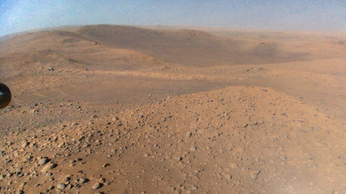 Un hélicoptère de la NASA capture une vue magnifique de Mars, avec quelques surprises