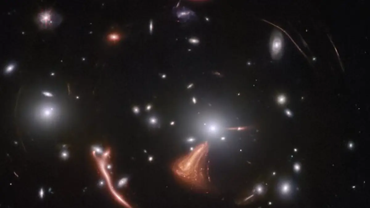 Une superbe photo du télescope Webb montre une flexion réelle de l'espace-temps