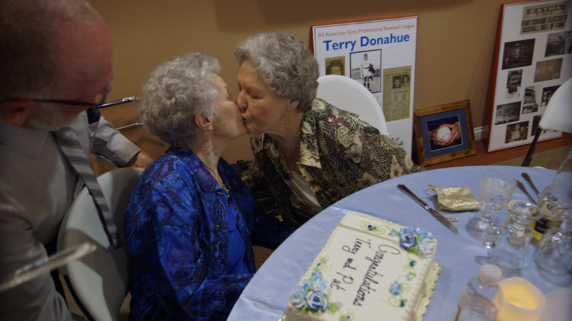 Terry Donahue et Pat Henschel dans 