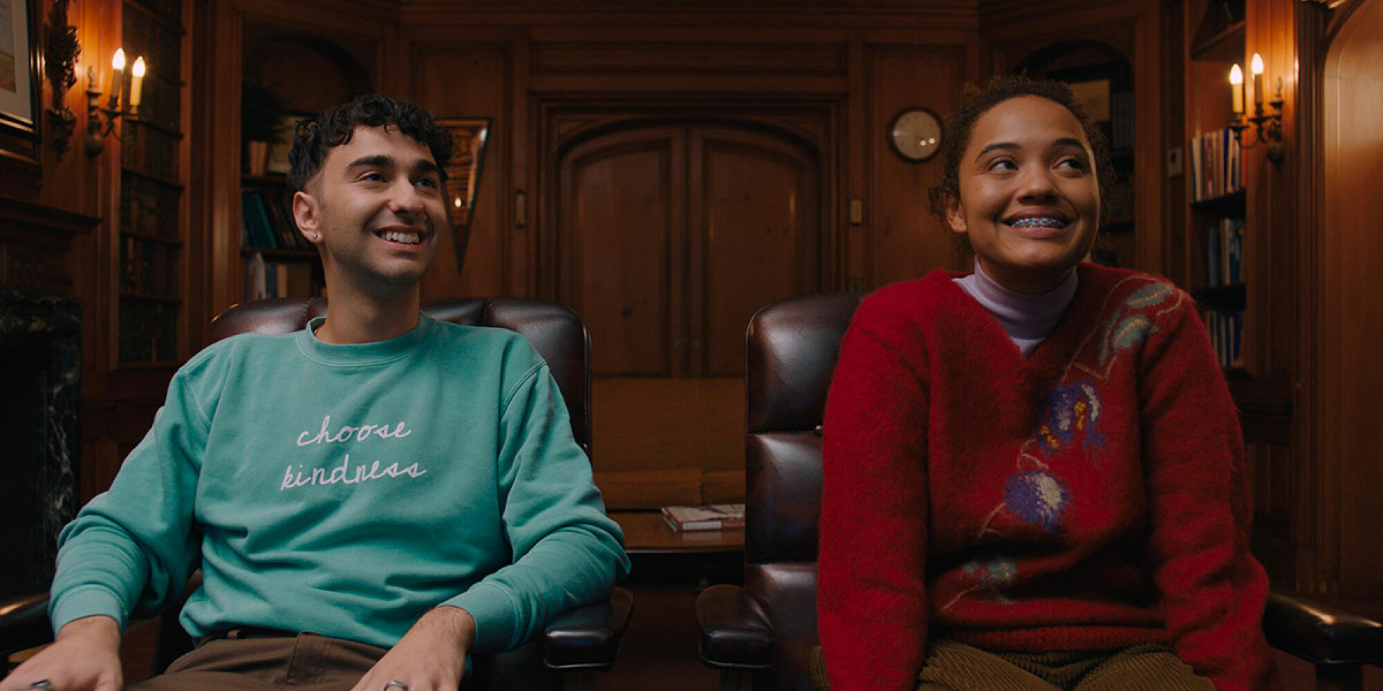 Alex Wolff et Kiersey Clemons dans 