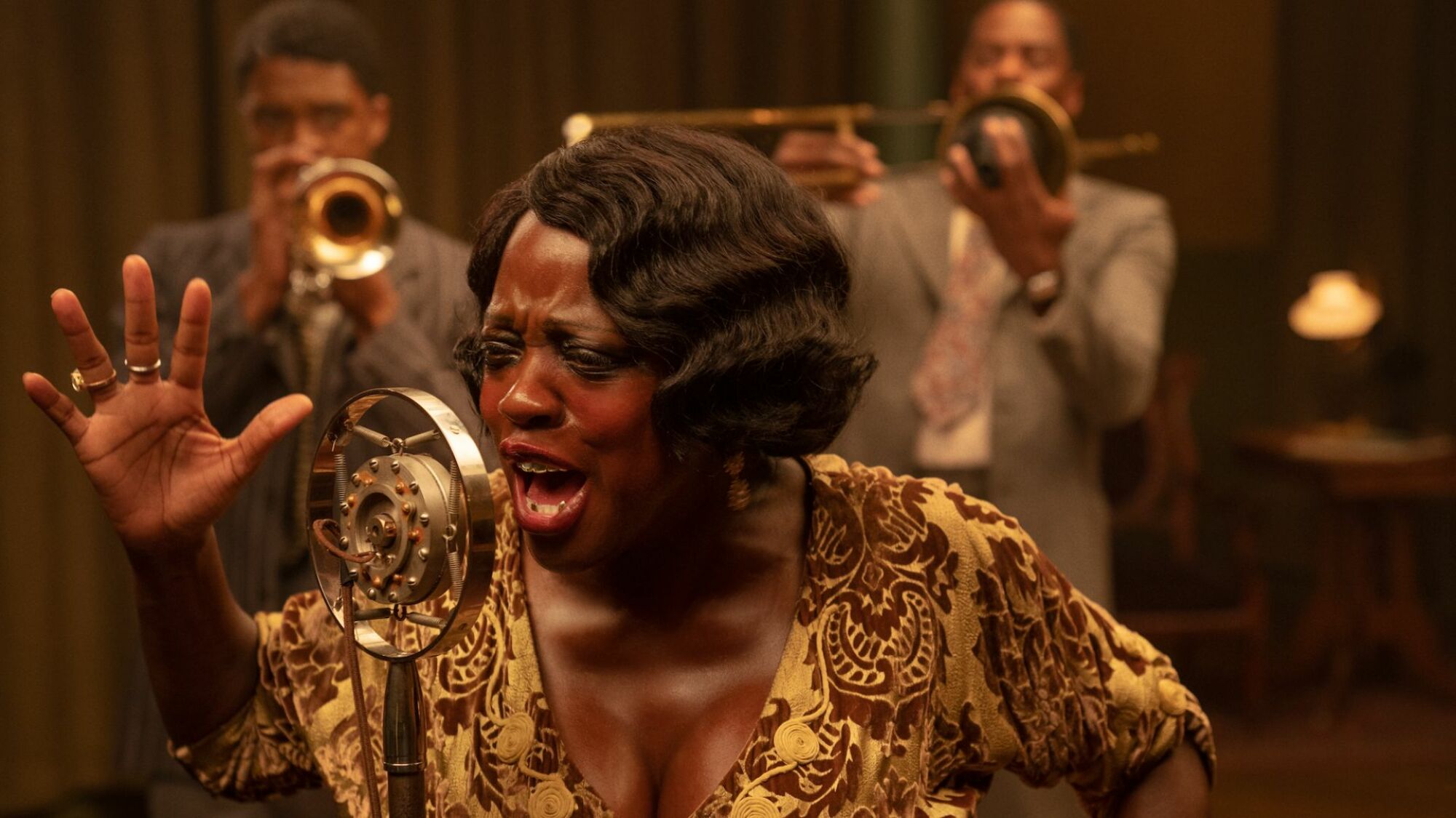 Chadwick Boseman comme Levee, Viola Davis comme Ma Rainey et Colman Domingo comme Cutler dans "Le fond noir de Ma Rainey."