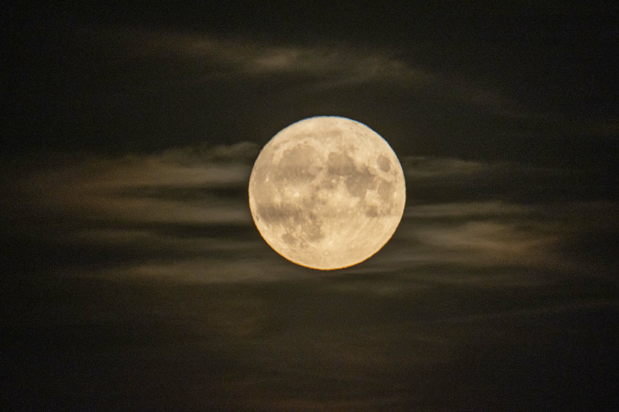 Lune jaune.