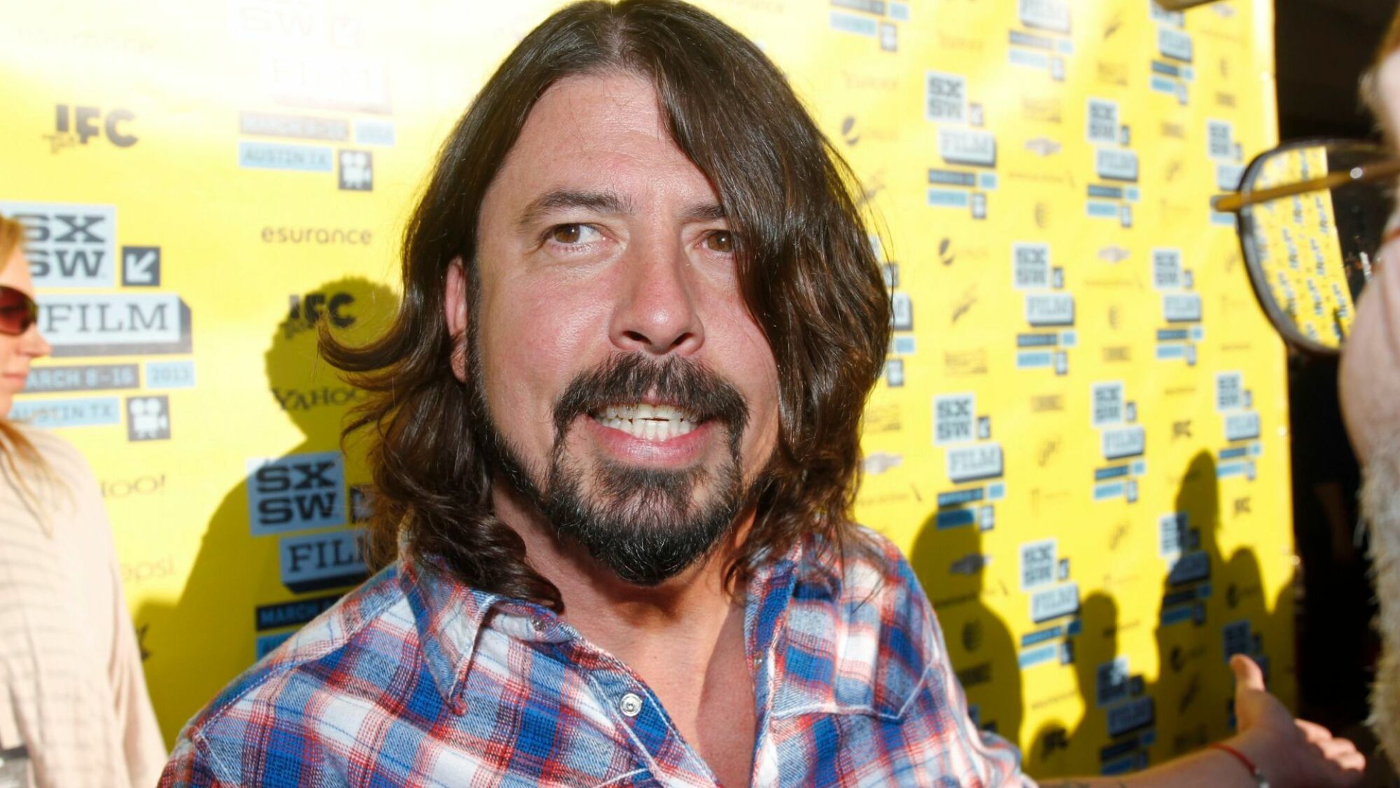 Dave Grohl arrive à une projection de son film 