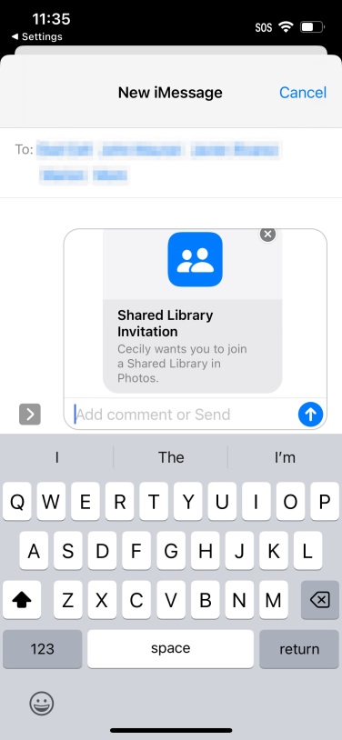 Capture d'écran iPhone d'une invitation à la bibliothèque partagée dans un message de groupe