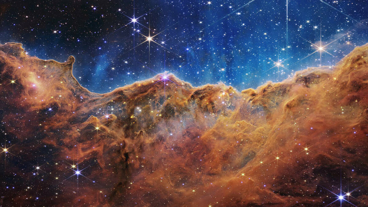 Les images de la nébuleuse Carina des télescopes Webb et Hubble offrent une vue imprenable sur l'univers