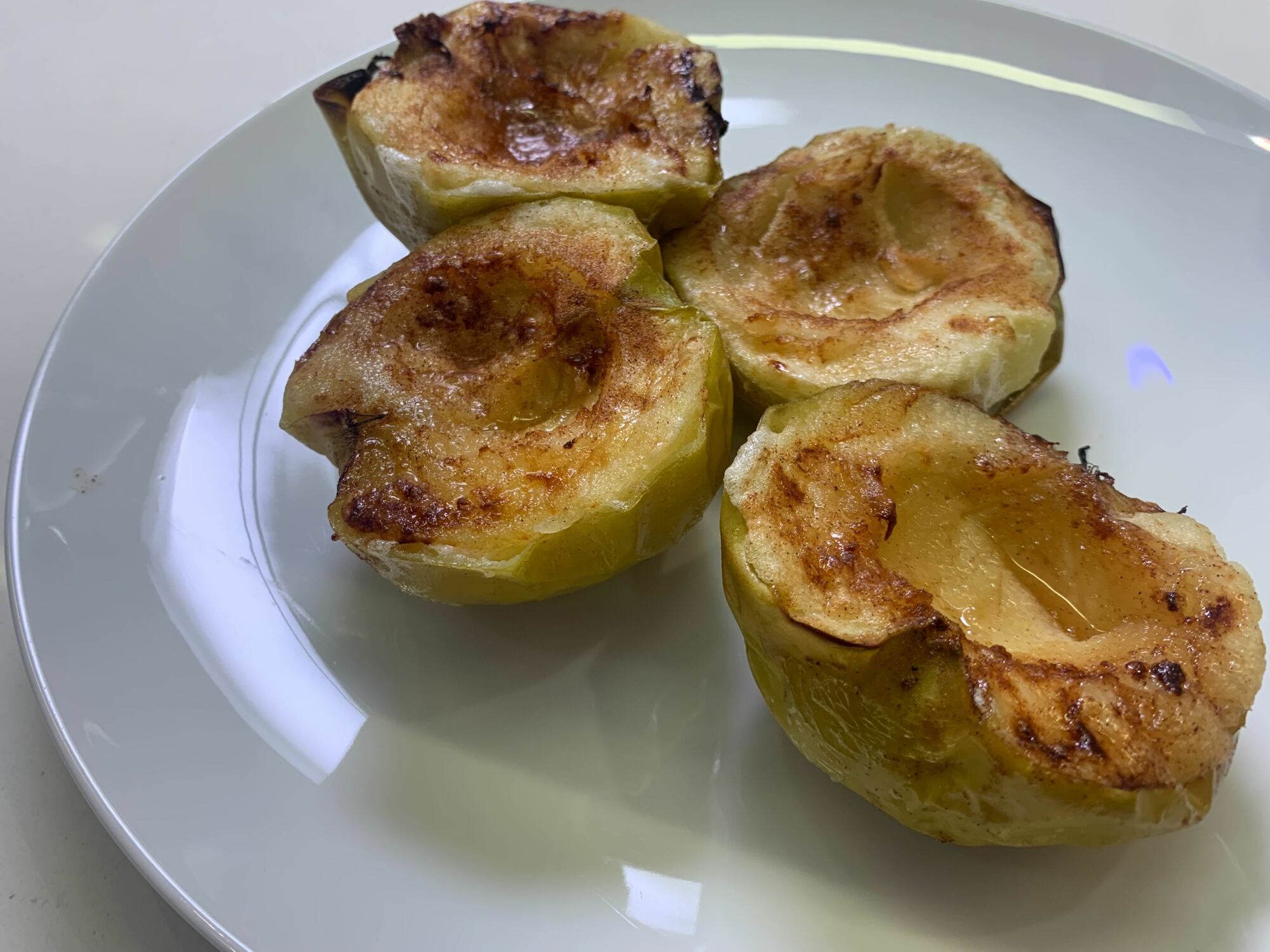 pommes cuites dans une assiette