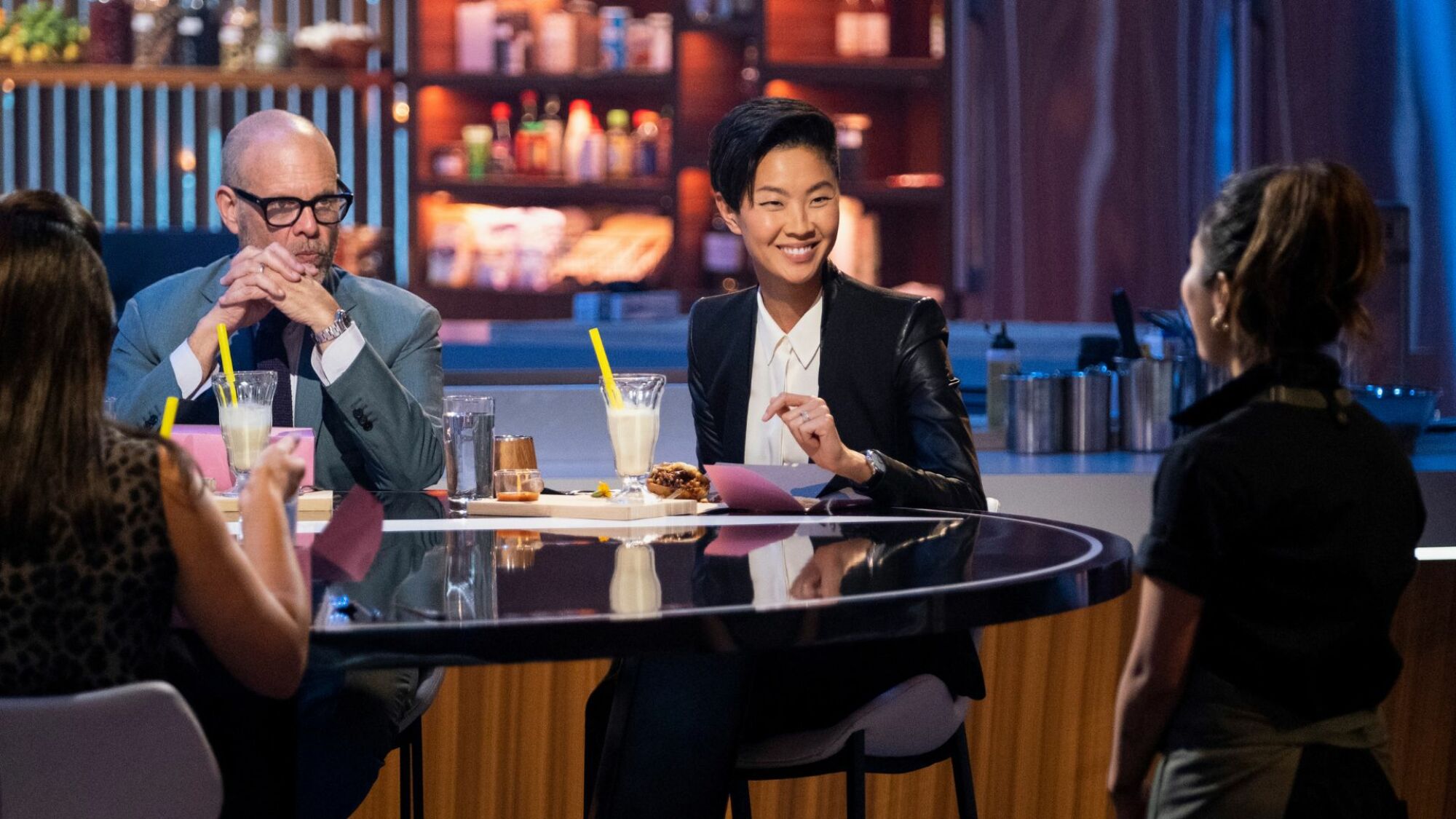 Alton Brown, Kristen Kish, Esther Choi dans l'épisode 105 de 