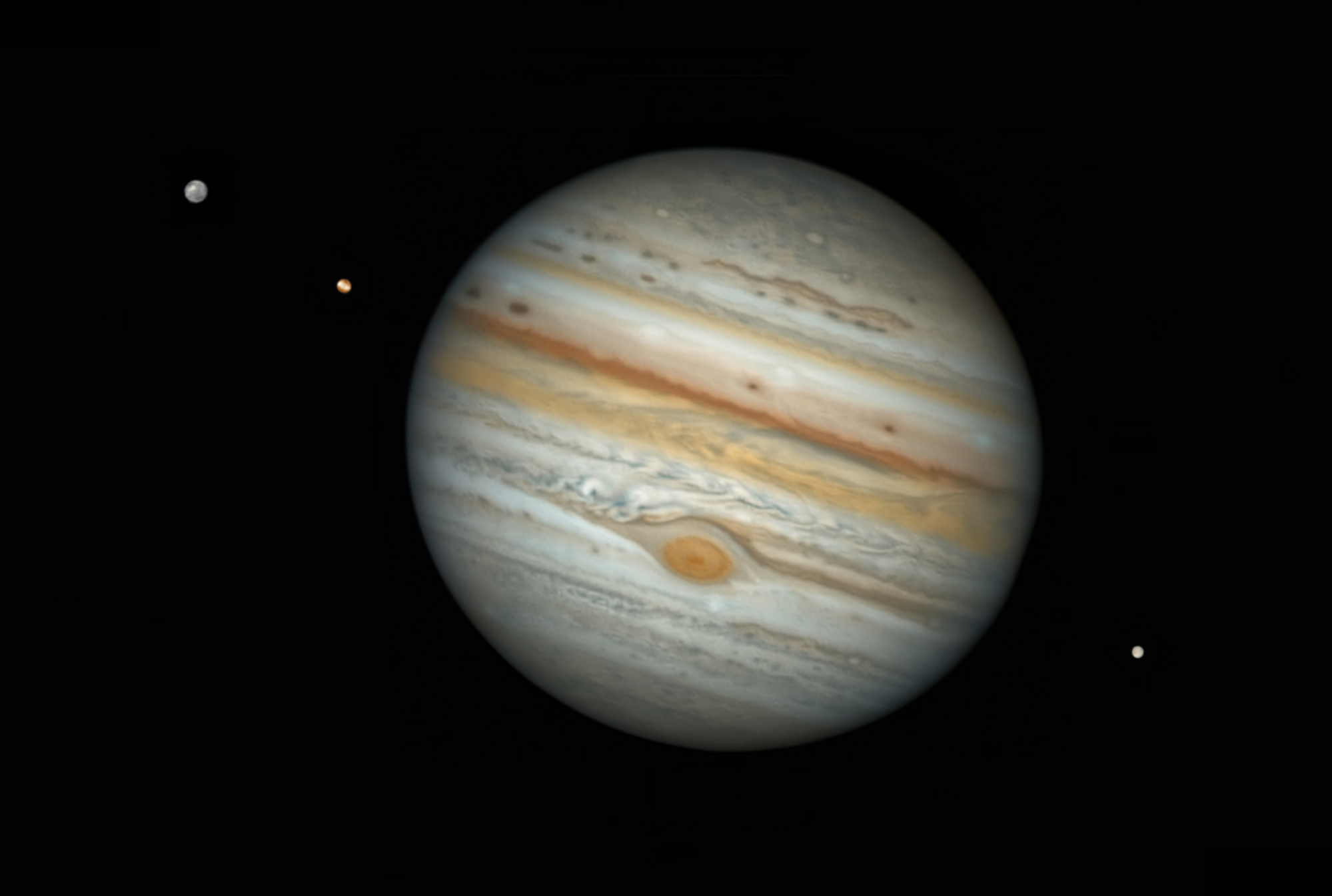 Jupiter capturé avec trois de ses plus grandes lunes. 