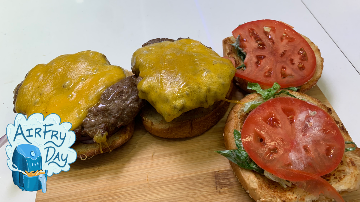 Les cheeseburgers à la friteuse à air sont bien plus délicieux qu'ils ne devraient l'être