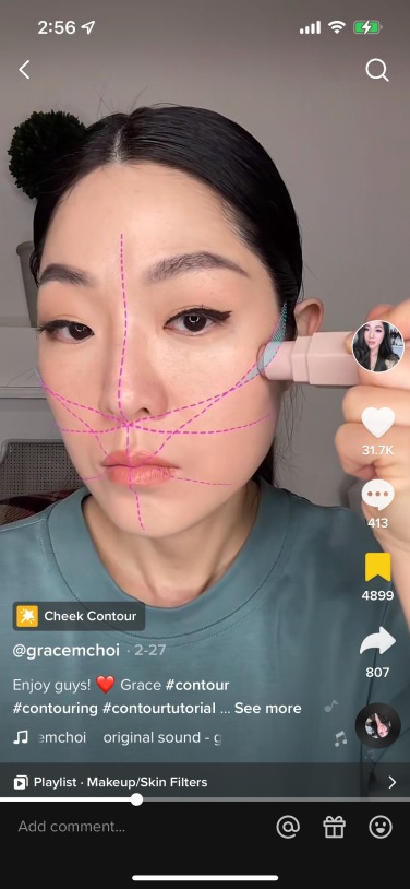 Capture d'écran TikTok montrant une femme asiatique aux cheveux noirs utilisant un filtre qui applique une grille sur la zone du visage.