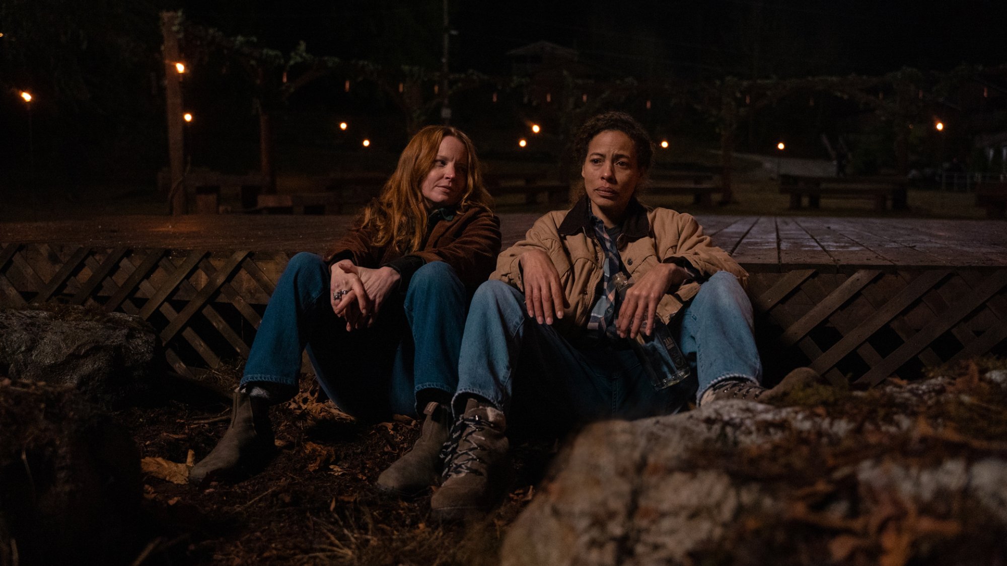 Lauren Ambrose et Tawny Cypress dans 