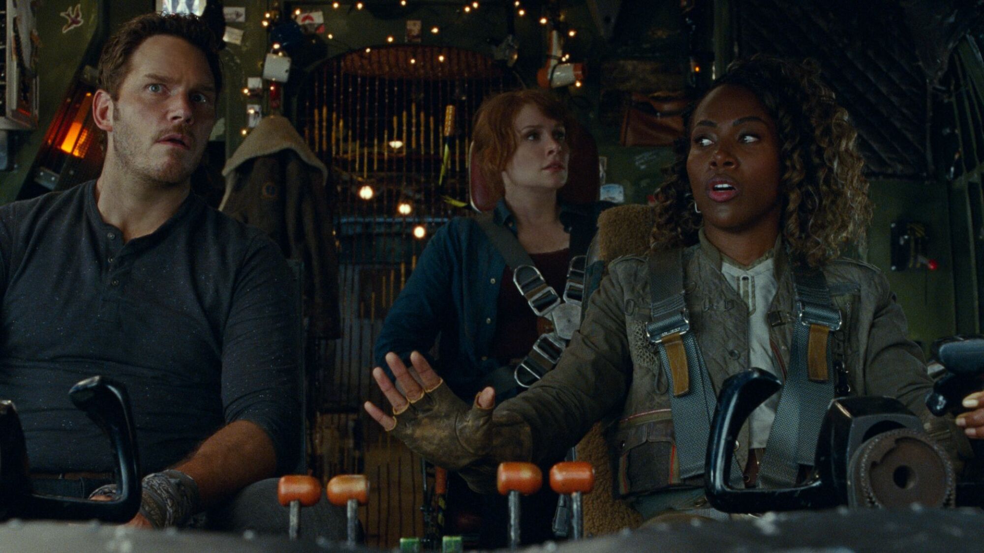 DeWanda Wise, Chris Pratt et Bryce Dallas Howard dans 